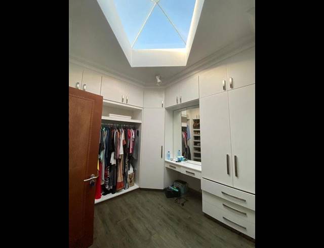 5 BEDROOM HOUSE FOR SALE IN OSLO BEACH